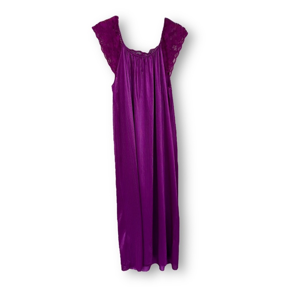 Vintage Women’s Purple Lace-Trim Nightgown